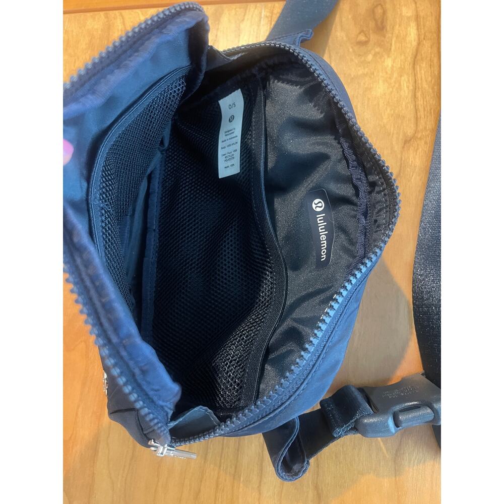 Lululemon Everywhere Belt Bag 1L Navy Blue Crossbody Waist Fanny Pack Unisex - Picture 3 of 7
